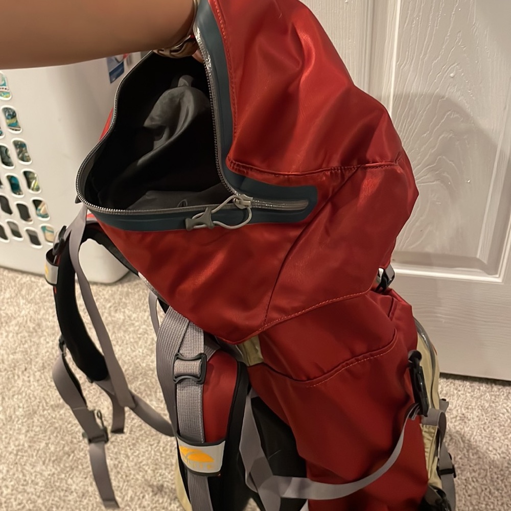 GoLite Backpacking Backpack - Picture 4 of 7